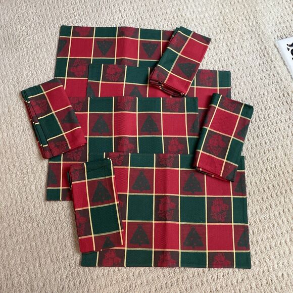 Vintage Christmas Table Linens (4) placemats & napkins red green plaid festive - Picture 1 of 6